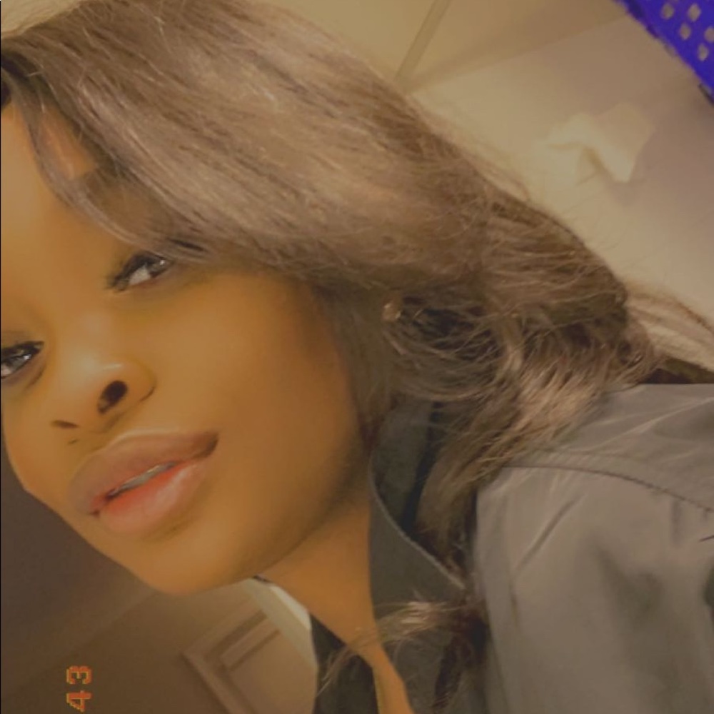 Meet your Posher, Simone